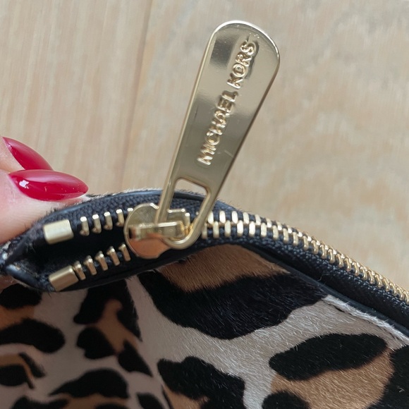 MICHAEL KORS clutch bag barely used, perfect condition - Picture 4 of 5